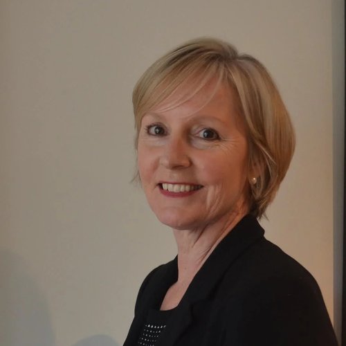 Dr Caroline Herd